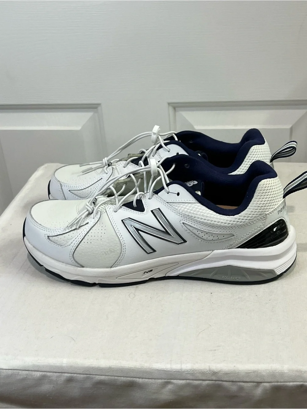 New Balance style MX857wN2 4E wide navy white. Comfort orthotics sneaker 10 1/2